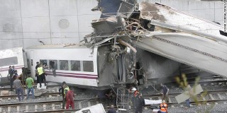 Σιδηροδρομικό δυστύχημα με 35 νεκρούς στην Ισπανία