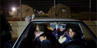 Η Μαργετίνα Τιμοθεάτου αναγκάστηκε να αφήσει το σπίτι της στα Κουβαλάτα και να κοιμηθεί με τα παιδιά της στο αυτοκίνητο